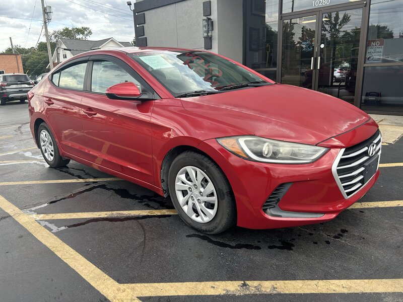 2017 Hyundai ELANTRA SE - Photo 2 - Fairview Heights, IL 62208