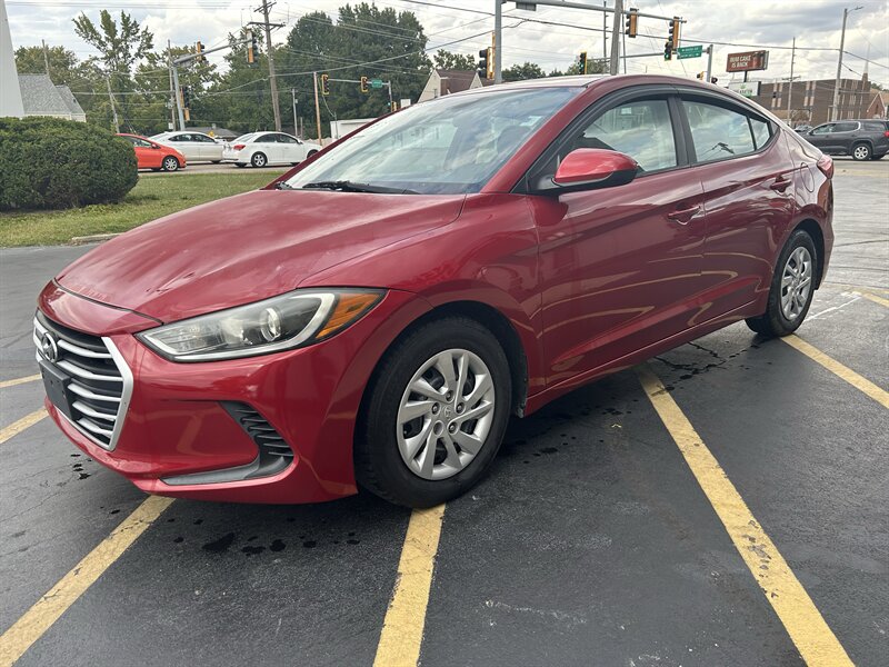 2017 Hyundai ELANTRA SE - Photo 3 - Fairview Heights, IL 62208