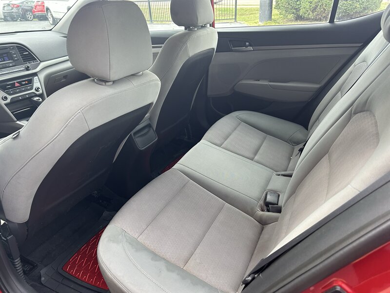 2017 Hyundai ELANTRA SE - Photo 8 - Fairview Heights, IL 62208
