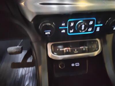 2020 GMC Acadia SLT - Photo 9 - Cahokia, IL 62206
