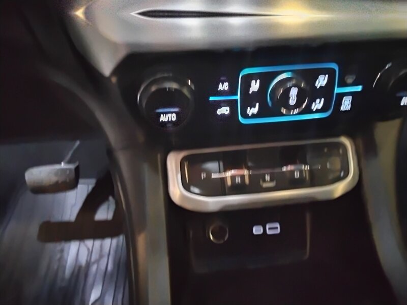 2020 GMC Acadia SLT - Photo 9 - Cahokia, IL 62206