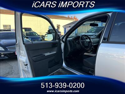 2012 Ford Escape XLT  4WD - Photo 10 - Fairfield, OH 45014