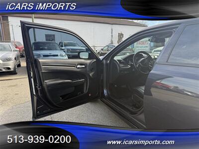2015 Chrysler 300 S AWD w/Pano,Navi & BackUp Cam - Photo 10 - Fairfield, OH 45014