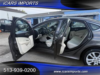 2015 Chrysler 200 Limited  w/ BackUp Cam - Photo 8 - Fairfield, OH 45014