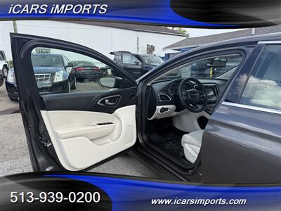 2015 Chrysler 200 Limited  w/ BackUp Cam - Photo 9 - Fairfield, OH 45014