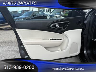 2015 Chrysler 200 Limited  w/ BackUp Cam - Photo 10 - Fairfield, OH 45014