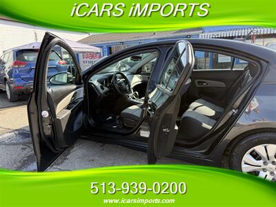 2013 Chevrolet Cruze LS Auto   - Photo 9 - Fairfield, OH 45014