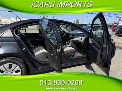 2013 Chevrolet Cruze LS Auto   - Photo 22 - Fairfield, OH 45014