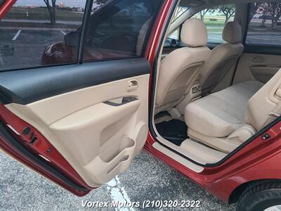 2008 Kia Rondo LX   - Photo 12 - San Antonio, TX 78219