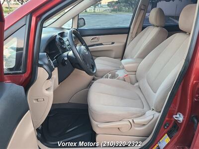 2008 Kia Rondo LX   - Photo 10 - San Antonio, TX 78219