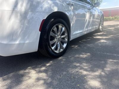 2019 Chrysler 300 Series Touring L AWD 3.6L 4   - Photo 5 - Boise, ID 83704