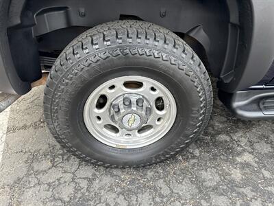 2005 Chevrolet Suburban 2500 LT 4WD 8.1L 4dr   - Photo 21 - Boise, ID 83704