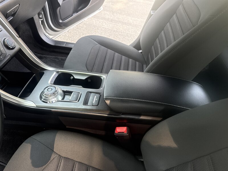2018 Ford Fusion SE photo 30