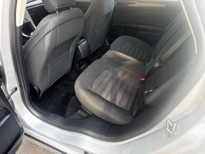 2018 Ford Fusion SE photo 16