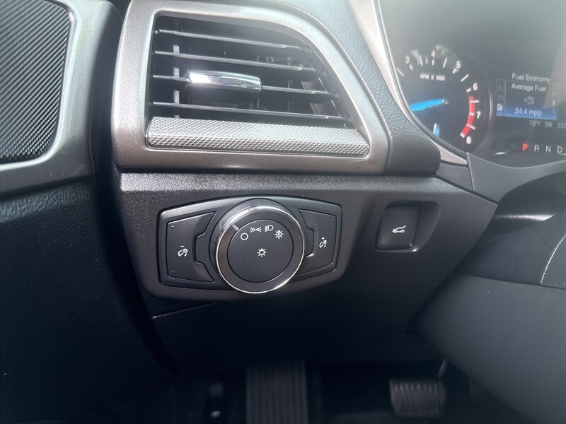 2018 Ford Fusion SE photo 36