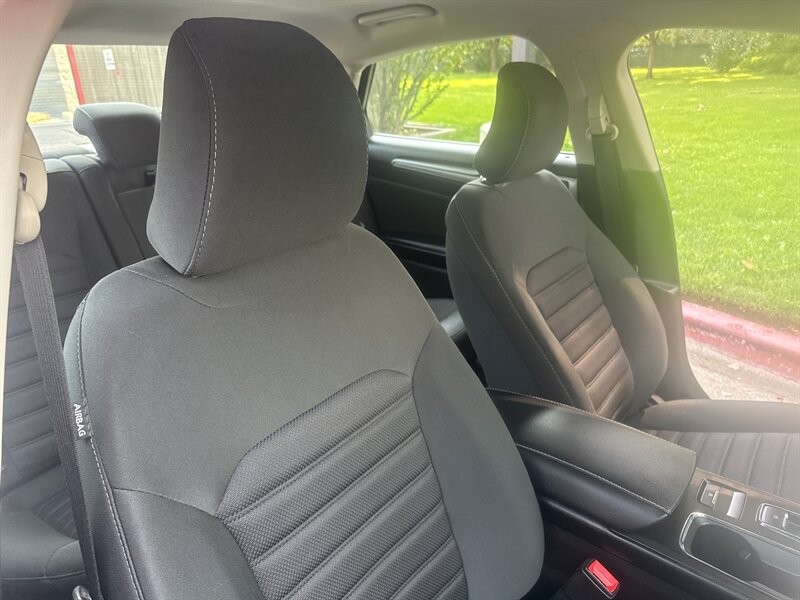 2018 Ford Fusion SE photo 27