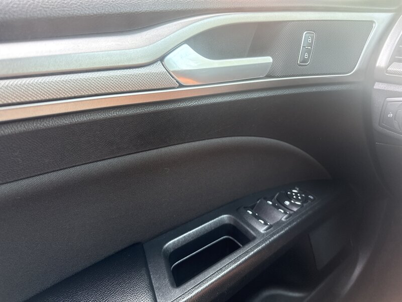 2018 Ford Fusion SE photo 37