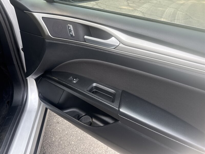 2018 Ford Fusion SE photo 21