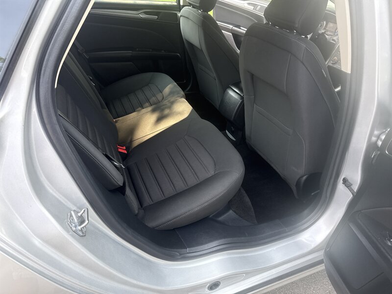 2018 Ford Fusion SE photo 17