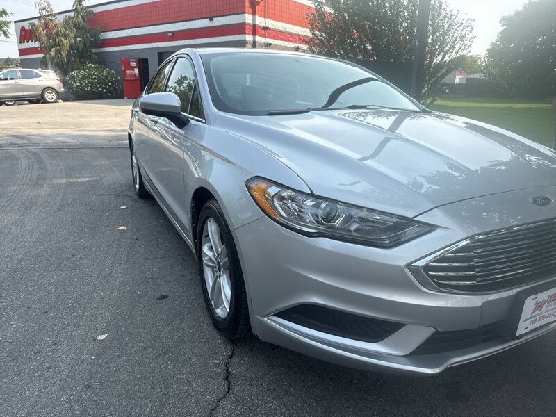 2018 Ford Fusion SE photo 12