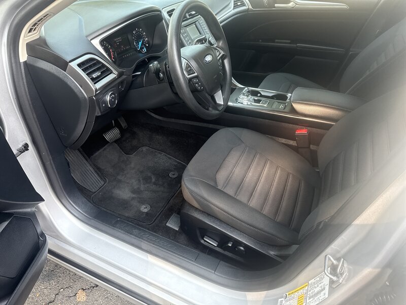 2018 Ford Fusion SE photo 15