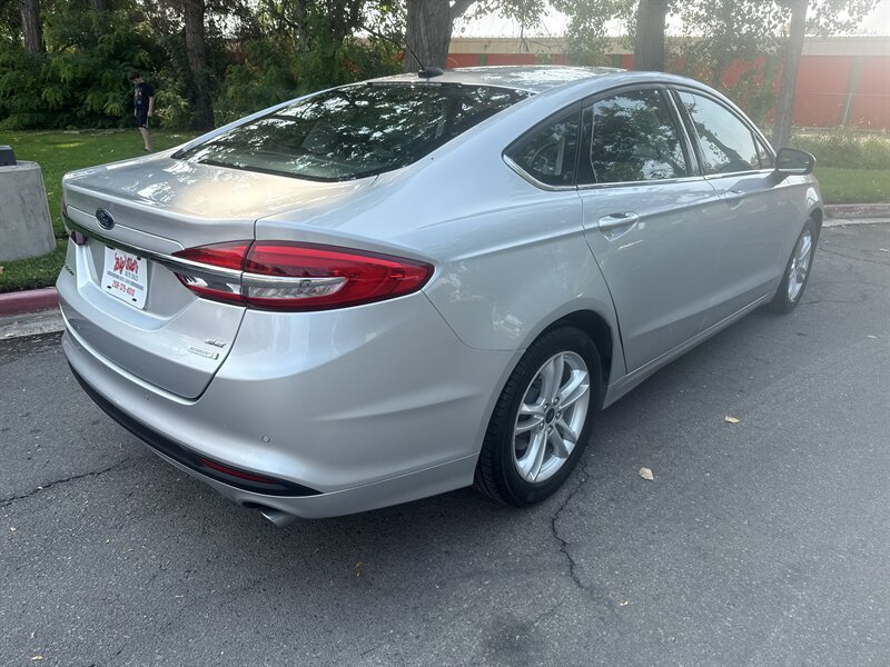 2018 Ford Fusion SE photo 3