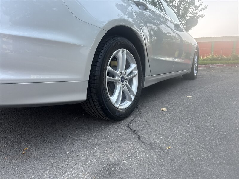 2018 Ford Fusion SE photo 4