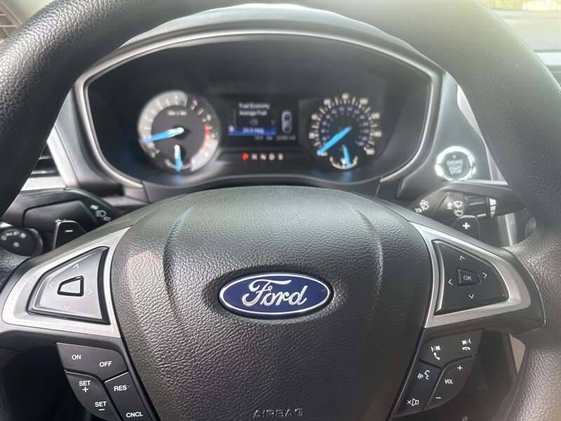 2018 Ford Fusion SE photo 34