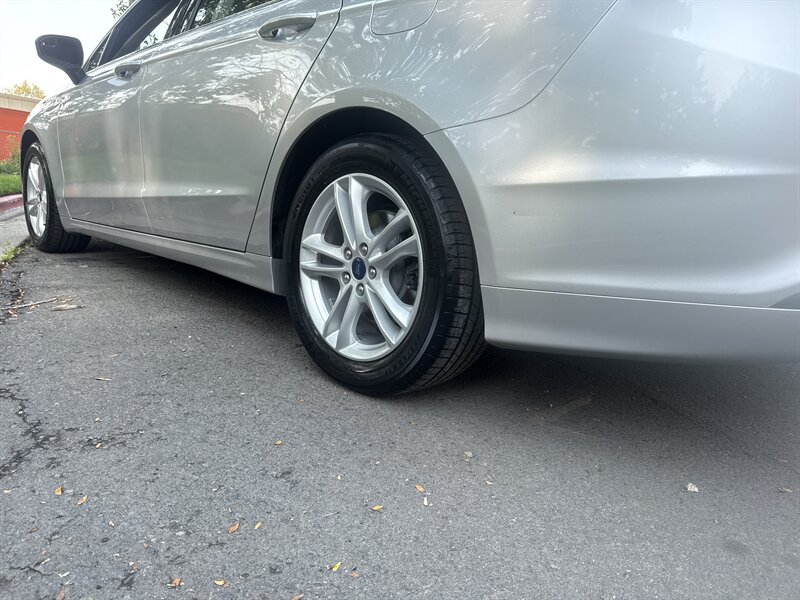 2018 Ford Fusion SE photo 5