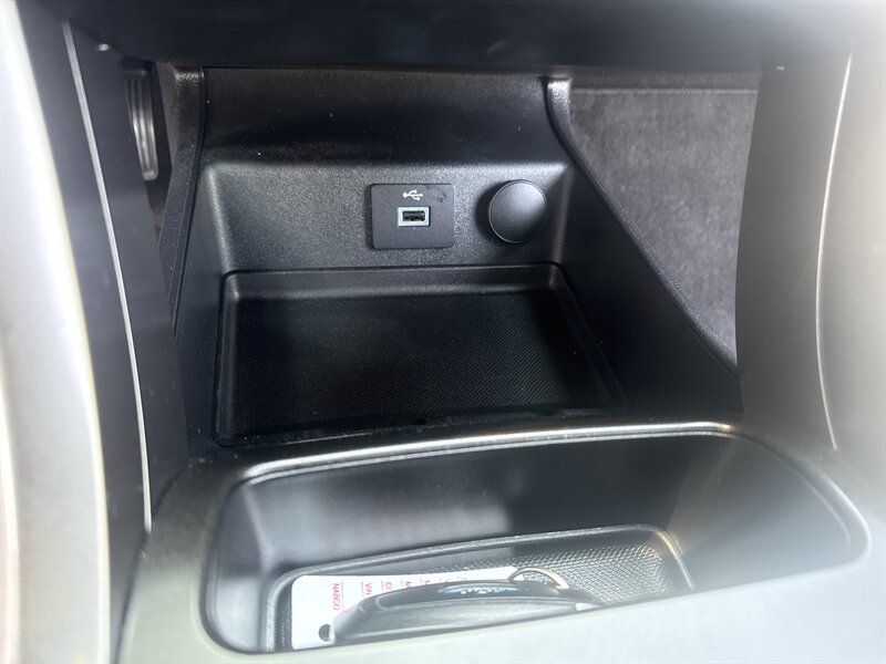 2018 Ford Fusion SE photo 32