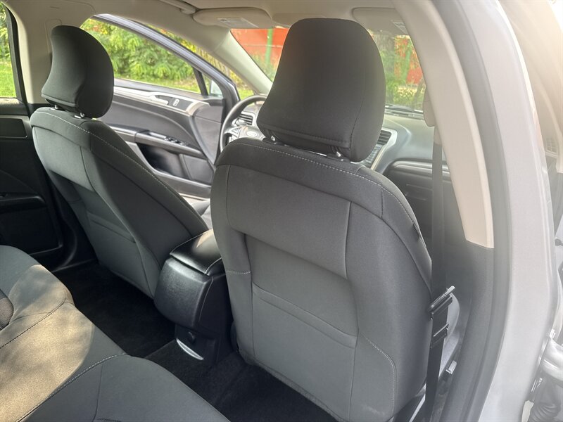2018 Ford Fusion SE photo 28