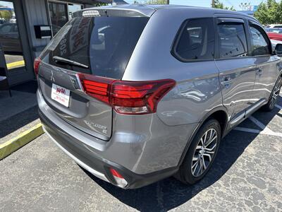2017 Mitsubishi Outlander SE AWD 2.4L I4 4dr   - Photo 8 - Boise, ID 83704