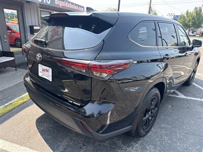 2024 Toyota Highlander LE   - Photo 8 - Boise, ID 83704