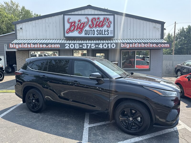2024 Toyota Highlander LE   - Photo 1 - Boise, ID 83704