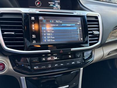 2017 Honda Accord EX-L 3.5L V6 4dr   - Photo 31 - Boise, ID 83704