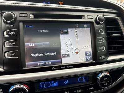 2017 Toyota Highlander XLE AWD 3.5L V6 4dr   - Photo 37 - Boise, ID 83704
