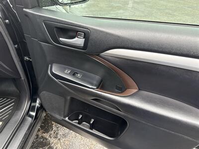 2017 Toyota Highlander XLE AWD 3.5L V6 4dr   - Photo 25 - Boise, ID 83704