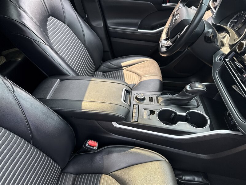 2022 Toyota Highlander XSE - Photo 28