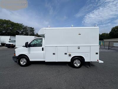 2017 Chevrolet Express 3500 11' Utility   - Photo 24 - Mount Joy, PA 17552