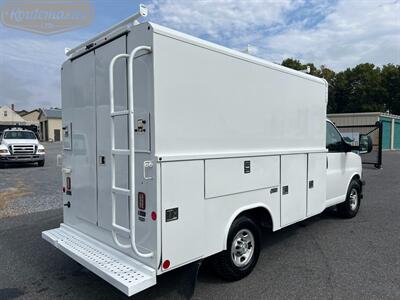 2017 Chevrolet Express 3500 11' Utility   - Photo 11 - Mount Joy, PA 17552