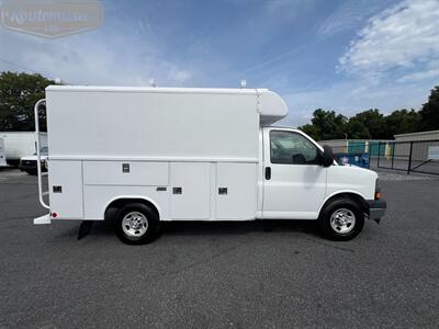 2017 Chevrolet Express 3500 11' Utility   - Photo 10 - Mount Joy, PA 17552