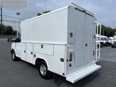 2017 Chevrolet Express 3500 11' Utility   - Photo 25 - Mount Joy, PA 17552