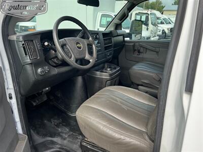 2017 Chevrolet Express 3500 11' Utility   - Photo 37 - Mount Joy, PA 17552