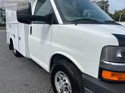 2017 Chevrolet Express 3500 11' Utility   - Photo 7 - Mount Joy, PA 17552