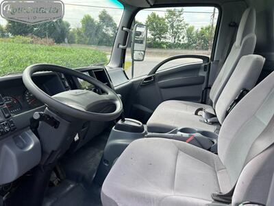 2018 Isuzu NPR 14' Box   - Photo 11 - Mount Joy, PA 17552