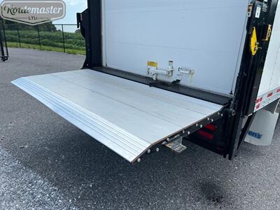 2018 Isuzu NPR 14' Box   - Photo 5 - Mount Joy, PA 17552