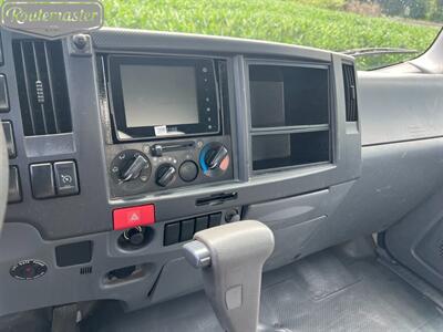 2018 Isuzu NPR 14' Box   - Photo 15 - Mount Joy, PA 17552