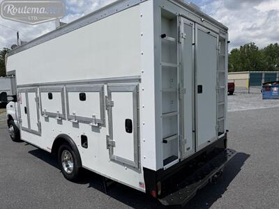 2017 Ford E-Series Van E-450 14' Utility   - Photo 9 - Mount Joy, PA 17552