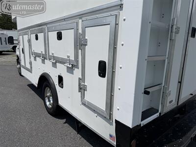 2017 Ford E-Series Van E-450 14' Utility   - Photo 11 - Mount Joy, PA 17552