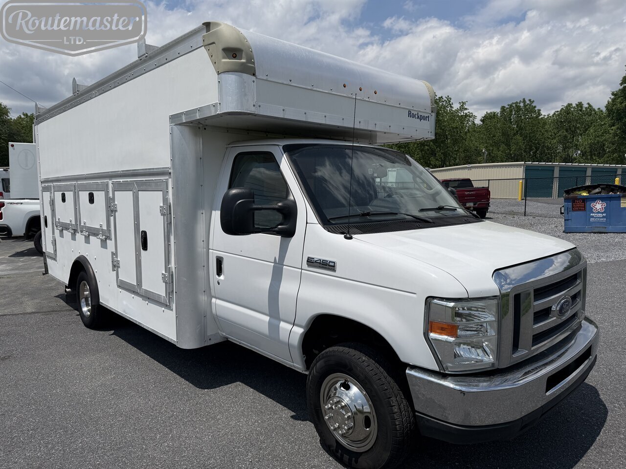 2017 Ford E-Series Van E-450 14' Utility   - Photo 1 - Mount Joy, PA 17552